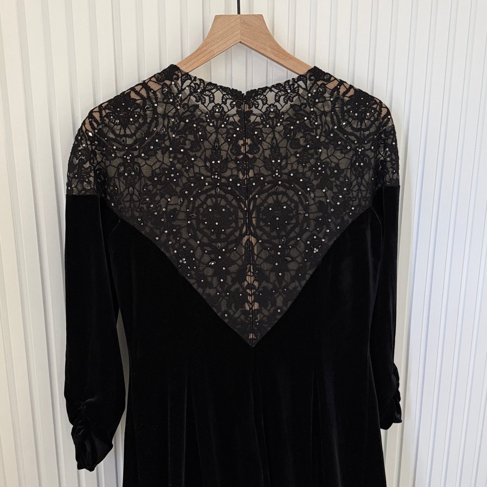 Elegant Black Embellished Dress - Picture 5 of 7